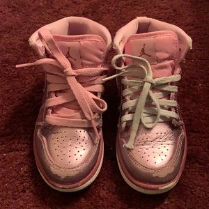 Air Jordan 1 Mid Pink Rise